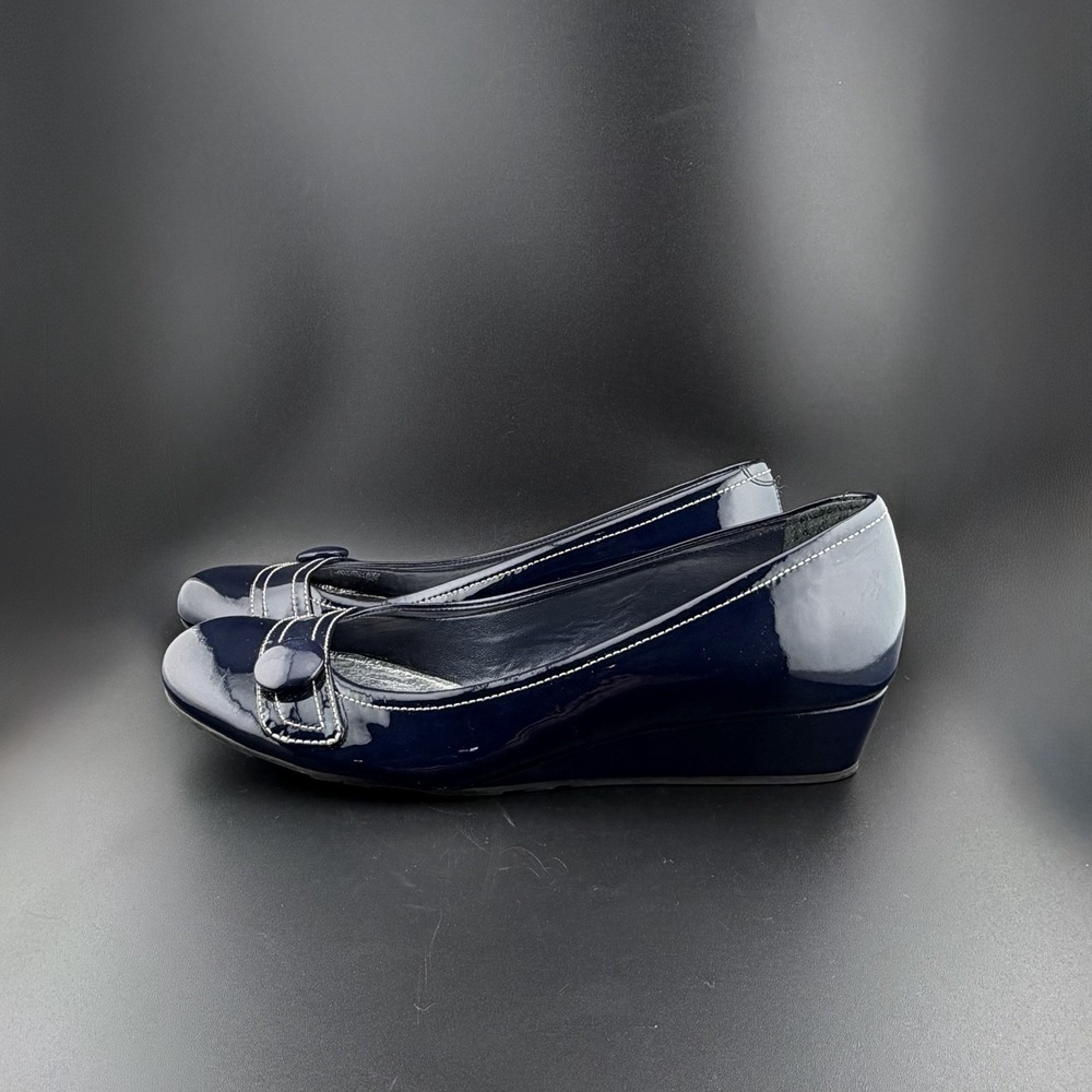 Gianni Bini Women's Navy Blue 8M Patent Leather Wedge Heels Button Detail New - Picture 5 of 7